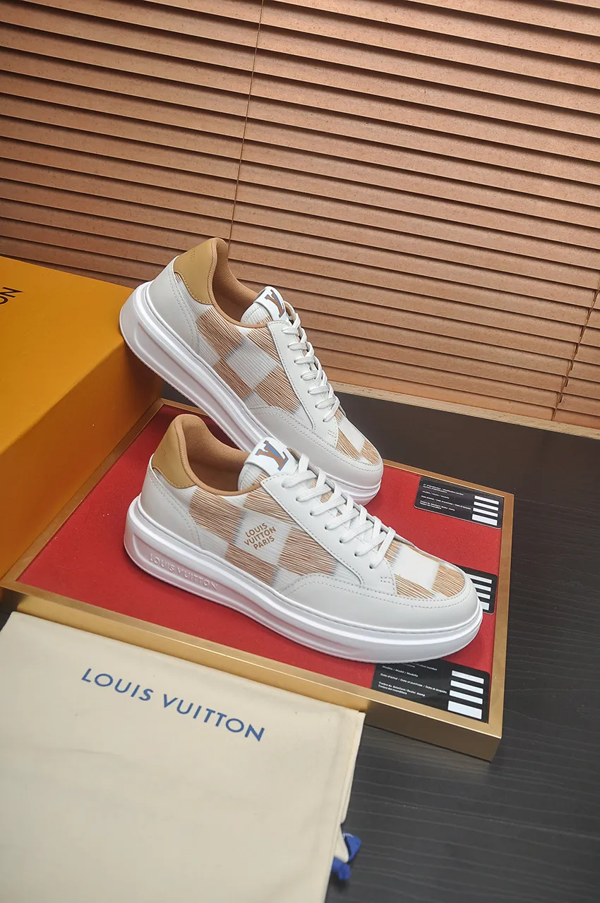 Men's men's shoes 💰640💶Original development, quality shipping, welcome to compare - LV sneaker series sports shoes introduce the loose silhouette of the ready-to-wear series into the spring and summer men's wear shows and make an eye-catching appearance. The cow leather upper is combined with rough fabric laces, and colorful beading highlights the brand's classic elements. LV letters mark the tongue and Monogram floral outsole. Mixed materials Made of top-grain cowhide, thick shoelace design, large Monogram print on the side, mesh lining and cotton feet, the comfort is as extreme as ever, premium heritage, quality first, worth owning! Size: Men’s 38-45 (45 is custom-made and cannot be returned or exchanged)
